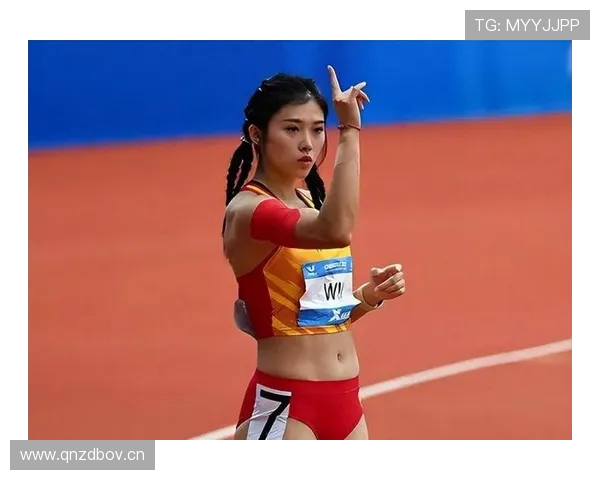 吴艳妮赛前喝冰美式像打卡上班，网友：这姐是田径圈刘亦菲还是自律狂魔？